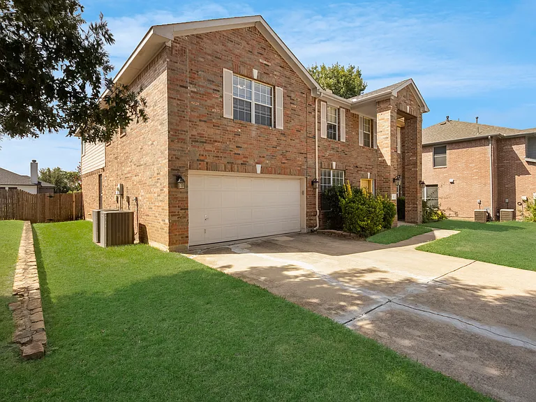 2 Watergrove Ct — Photo 2