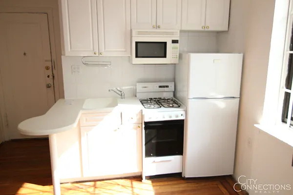 Rented by City Connections Realty | media 25