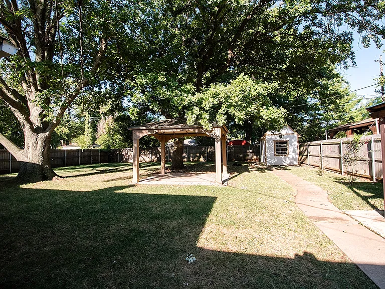 1608 S Berry Rd — Photo 31