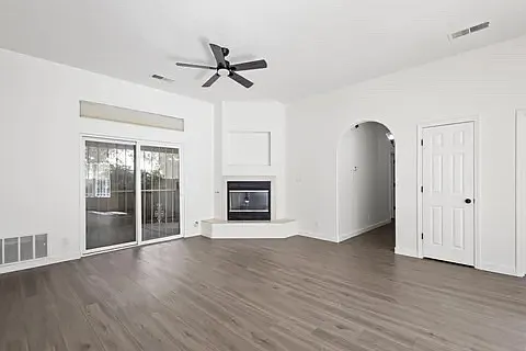 8735 Palomar Ave NE — Photo 4