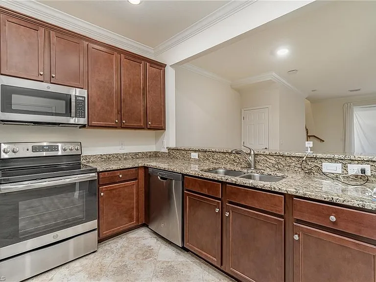 2740 Blossom Way — Photo 8