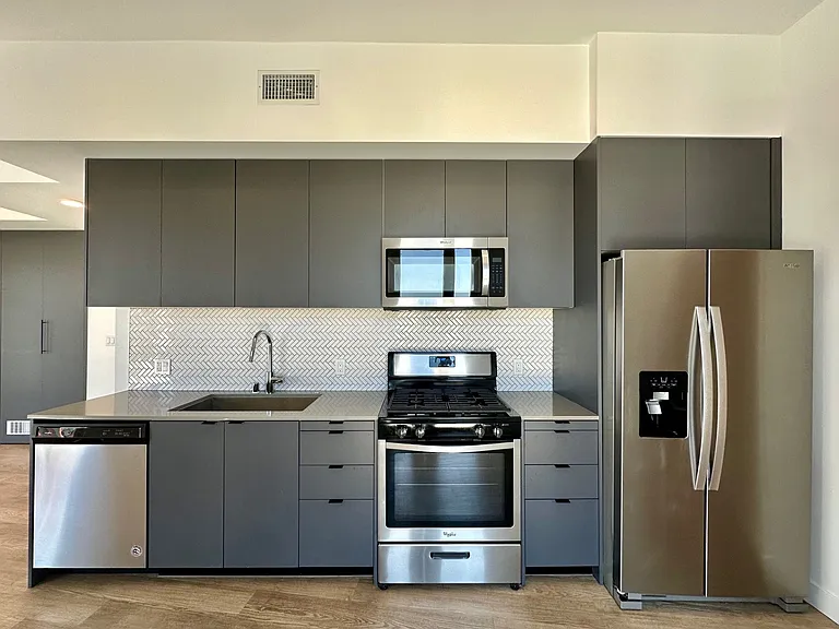 5300 W Adams Blvd #302 — Photo 4
