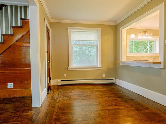 5th image of 104 Fair St