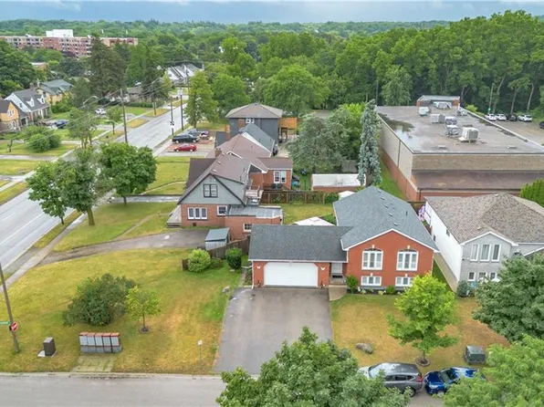 5 Passmore Ct, Brantford, ON N3S 7V3