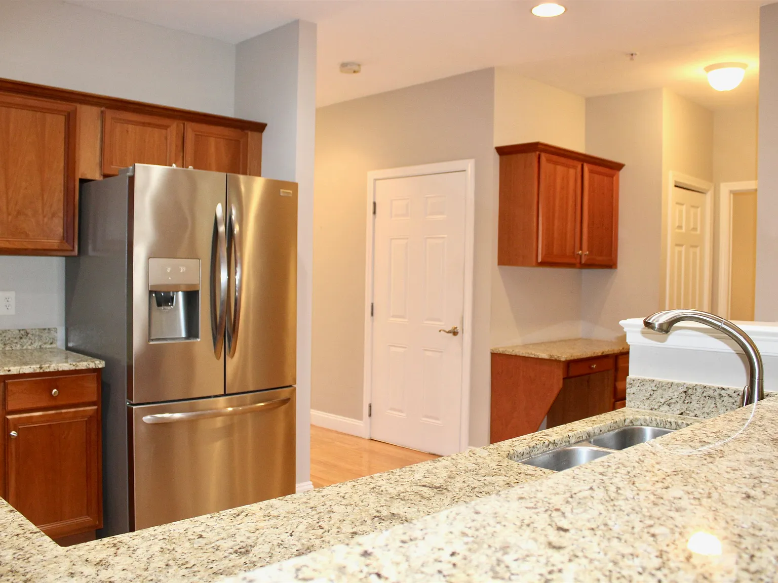 2 bed, 2.5 bath, 1802 sqft, $3,400 — Photo 4