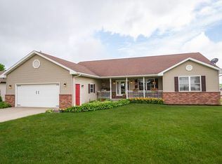 1710 Meadow Ridge Dr, Anamosa, IA 52205