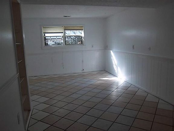 5th image of 9450 English Oak Dr