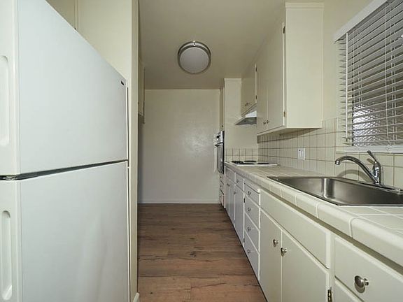 5th image of 469 Grant Ave APT R