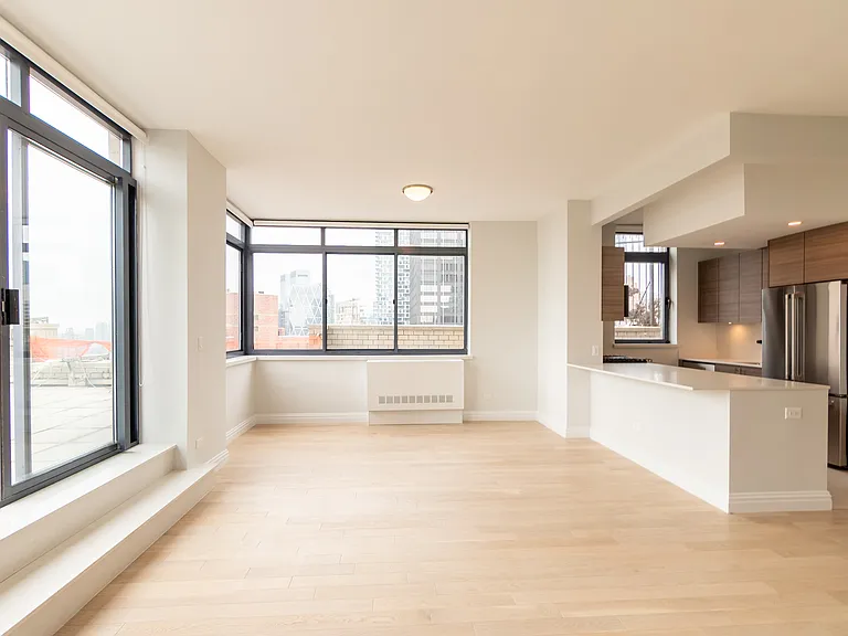 235 W 48th St #44C — Photo 3