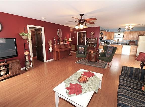 5th image of 503 Morehead St
