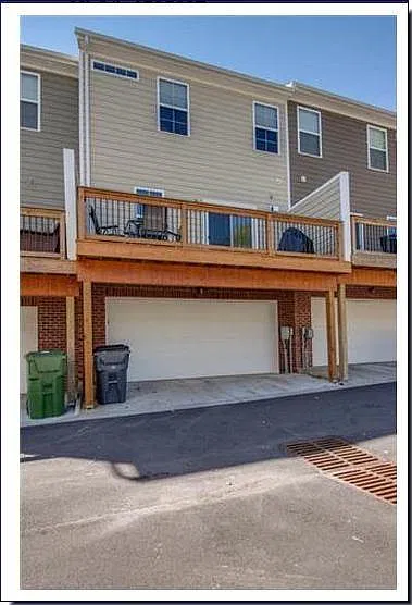 4 bed, 3.5 bath, 2049 sqft, $2,400 — Photo 3