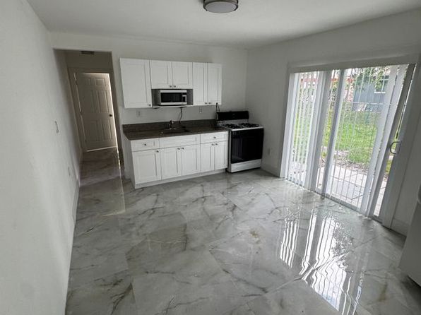 2040 NW 185th Ter