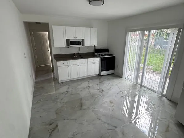 2040 NW 185th Ter, Miami Gardens, FL 33056