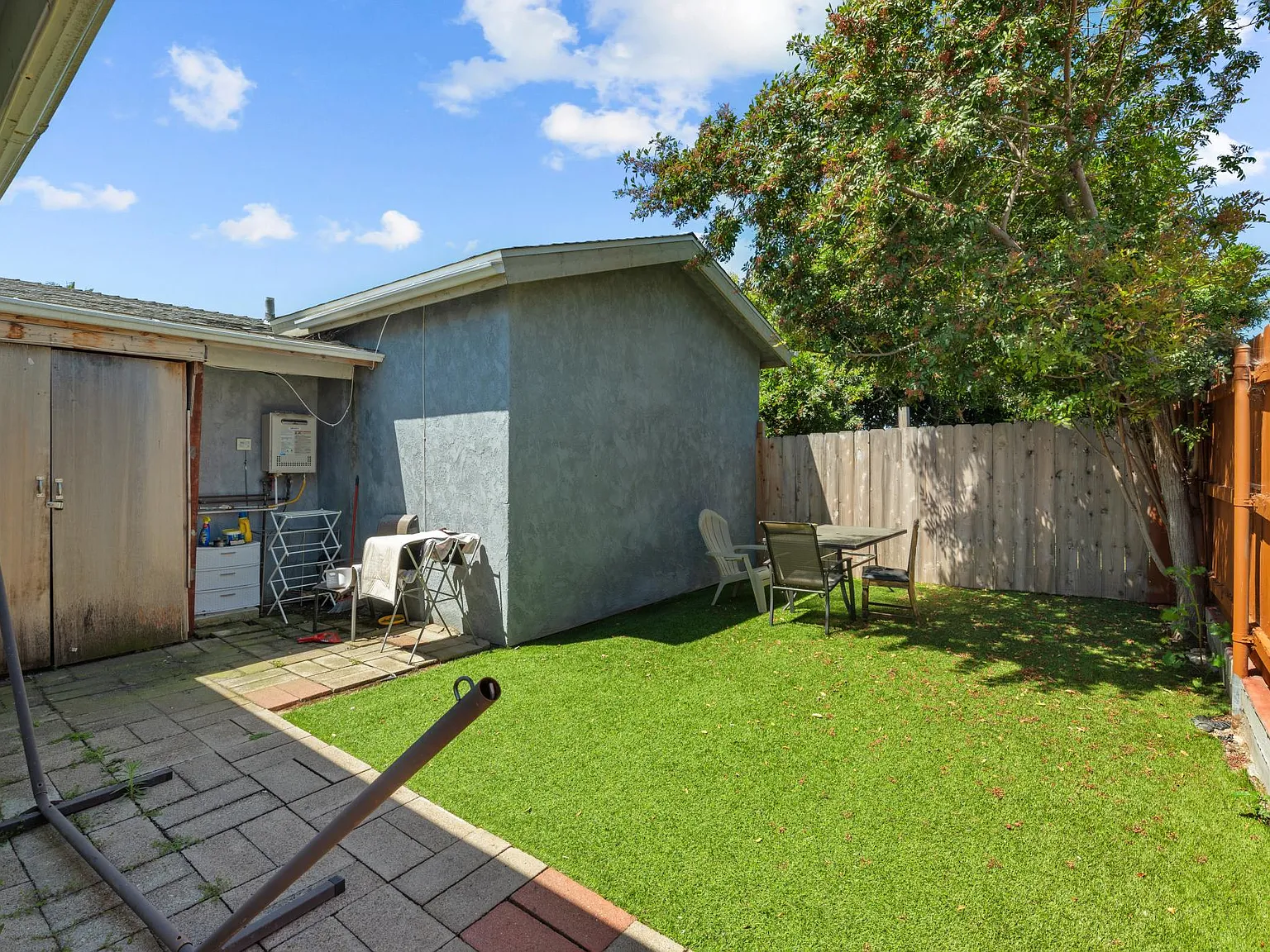 6 bed, 2155 sqft, $8,500 — Photo 2
