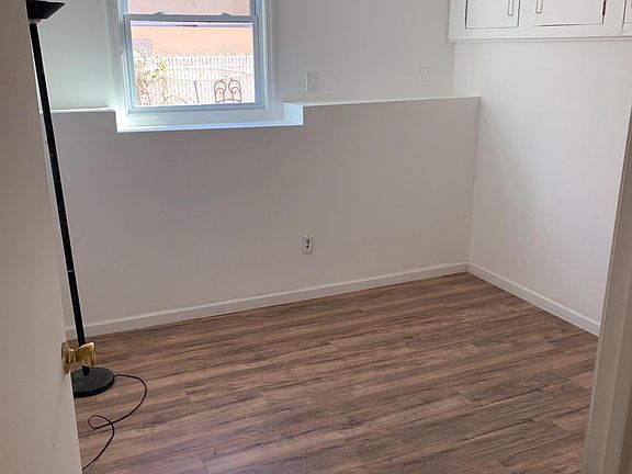 5th image of 208 Justin Ave