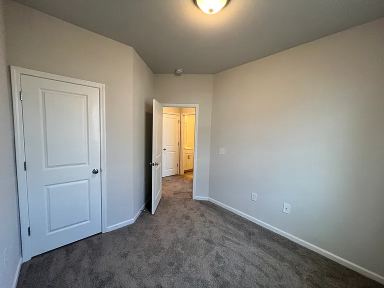 122 Enterprise Dr — Photo 6
