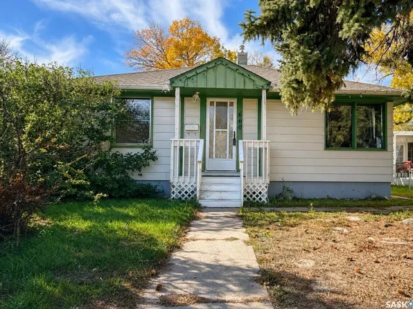 660 3rd Avenue NE, Swift Current, SK S9H 2H5