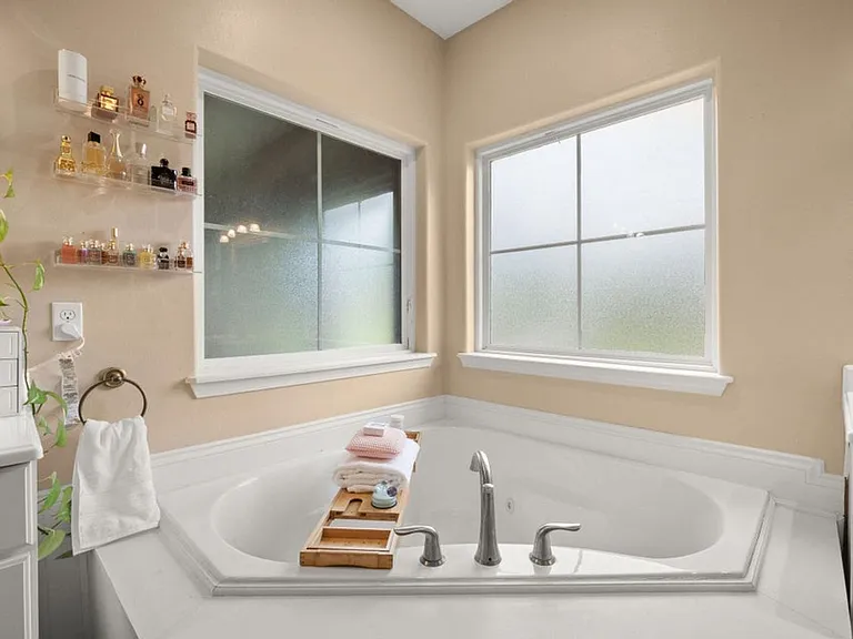 315 Veterans Ln — Photo 11