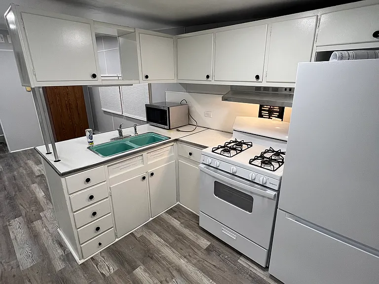 48 E Tolna Rd — Photo 9