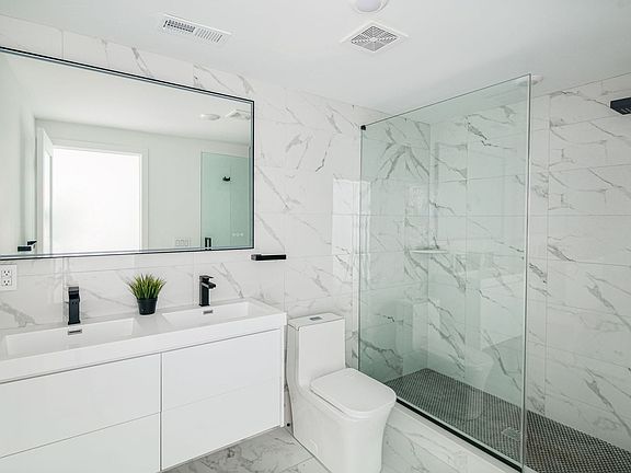 4th image of 2611 E Boston Ave #2
