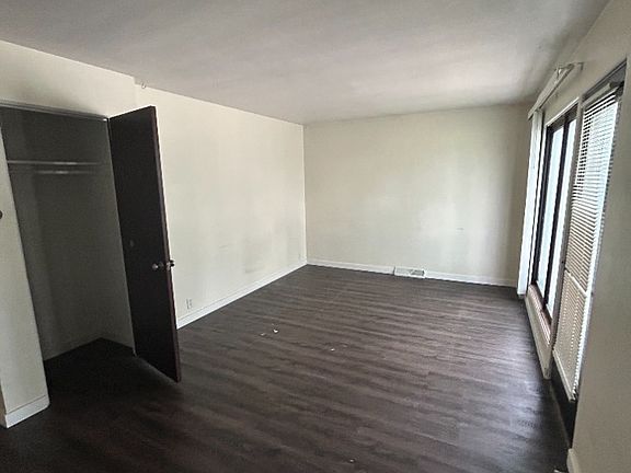 5th image of 2713 Thomas Dr