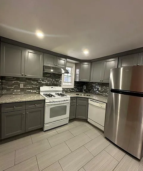 904 N Bay Ave — Photo 2