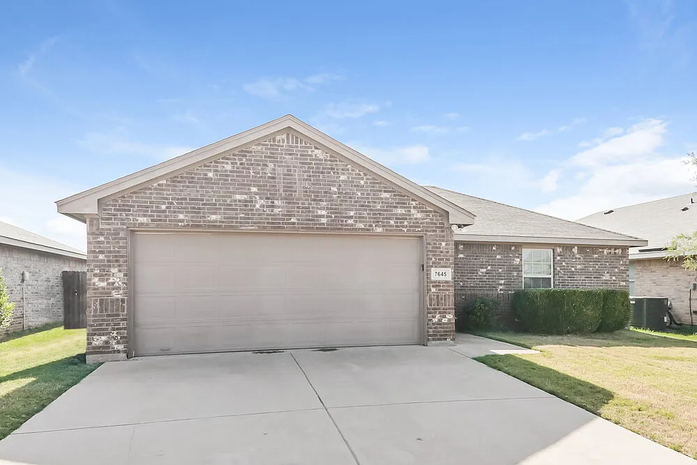 3 bed, 2.0 bath, 1400 sqft, $1,860 — Photo 3