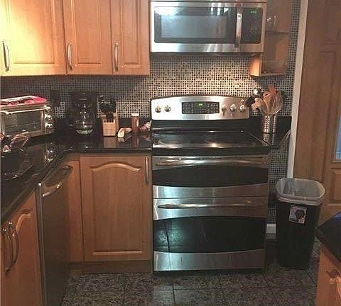 3rd image of 182 42nd St