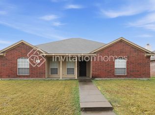 659 NW Summercrest Blvd, Burleson, TX 76028