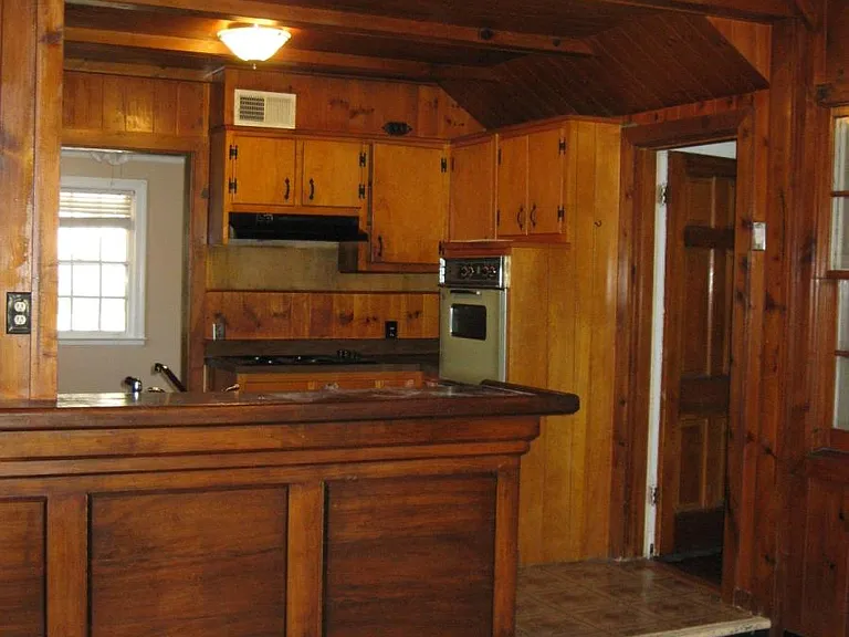 INFORMAL DINING, VAULTED CEILING