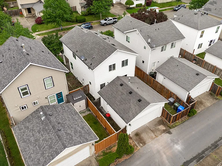 1349 Hudson St — Photo 32