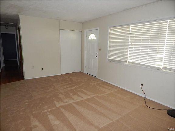 5th image of 4940 Woodbine Ave
