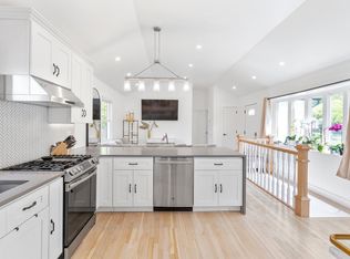7 Anderson Rd, Hampton Bays, NY 11946