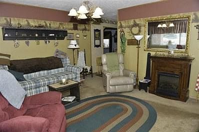 4th image of 458 Colorado Dr