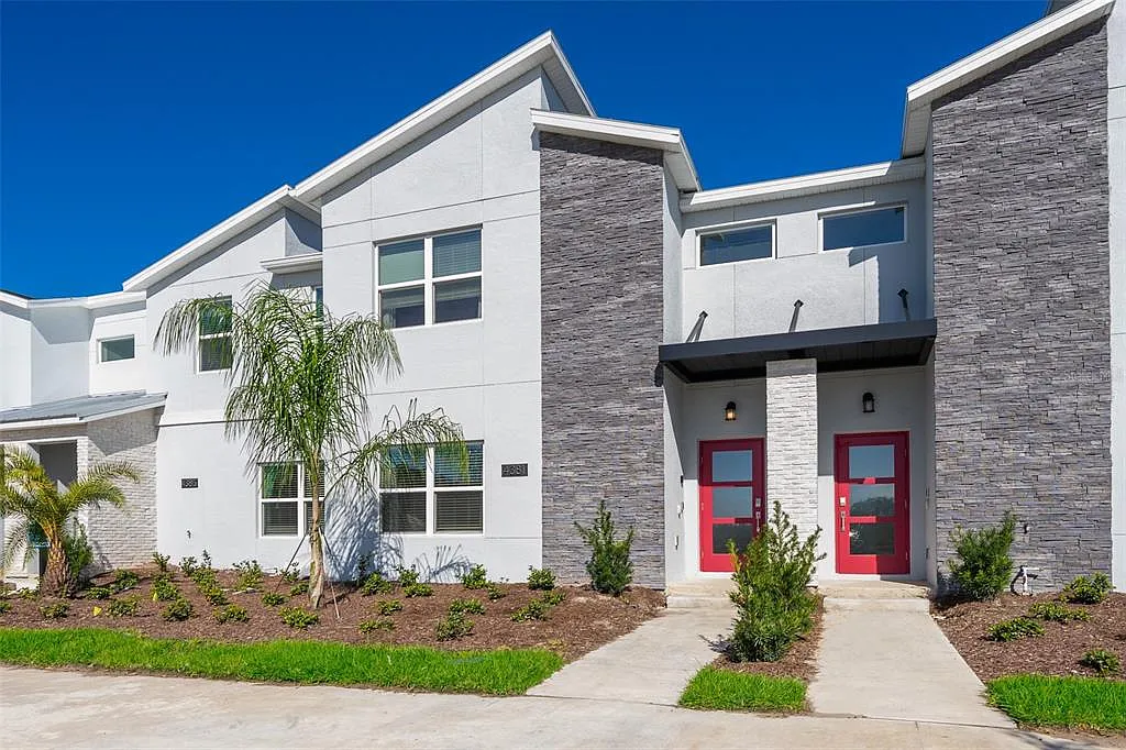 4 bed, 3.0 bath, 1914 sqft, $2,950 — Photo 1