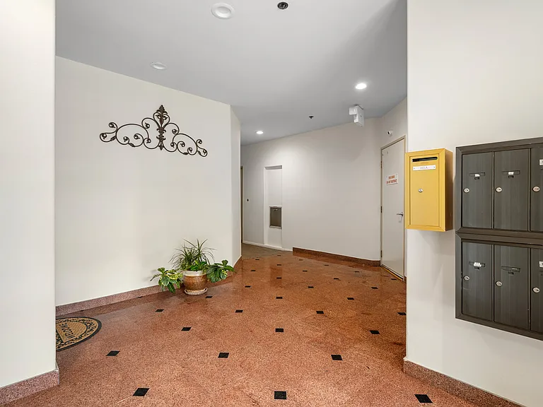 1114 Campbell St #206 — Photo 22