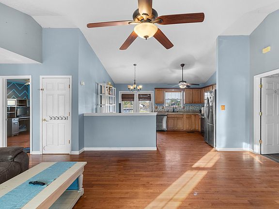 2nd image of 1883 Mullins Rd