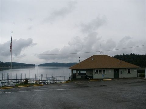3rd image of 1816 Island Dr NW