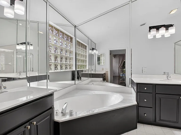 7558 Ironbridge Cir — Photo 114