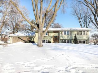 2810 Comstock Ln N, Plymouth, MN 55447
