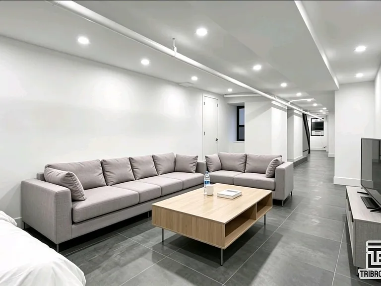 1681 Lexington Ave #1C — Photo 7