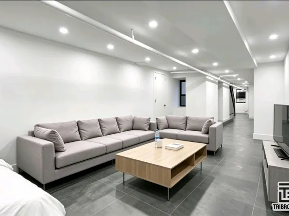 1681 Lexington Avenue image 1 of 10