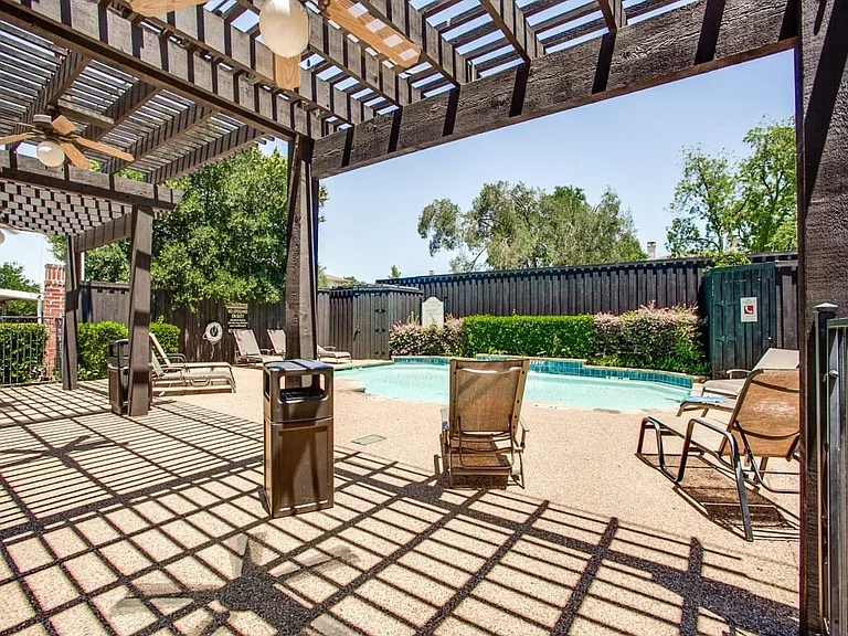 4734A Bradford Dr — Photo 3