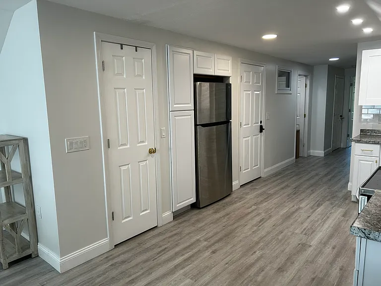 220 Greenview Dr — Photo 5