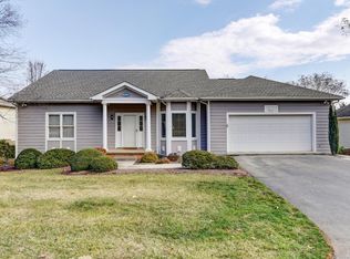 1052 8th Fairway Ln, Huddleston, VA 24104