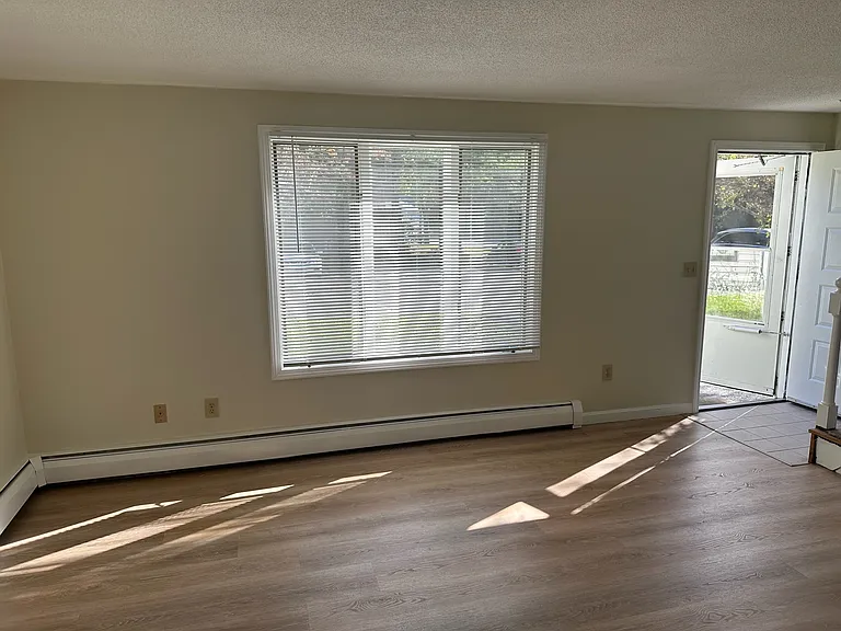 65 Lambert St #12 — Photo 6