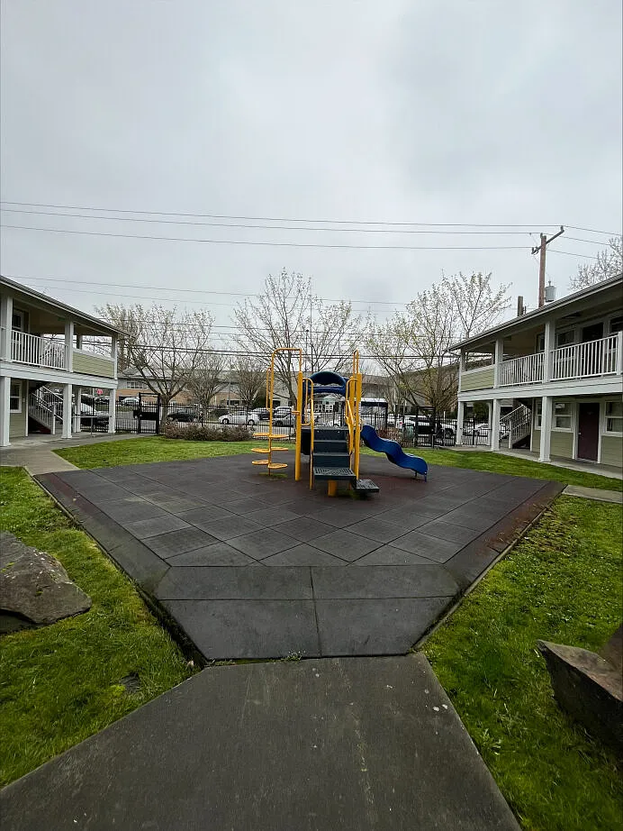 South Shore Court — Photo 4