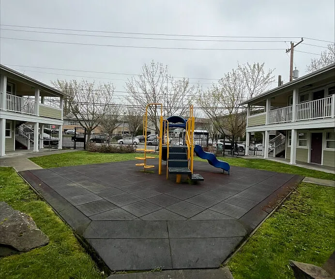 South Shore Court — Photo 4