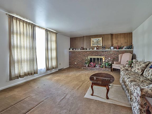 4th image of 9158 Evergreen Dr