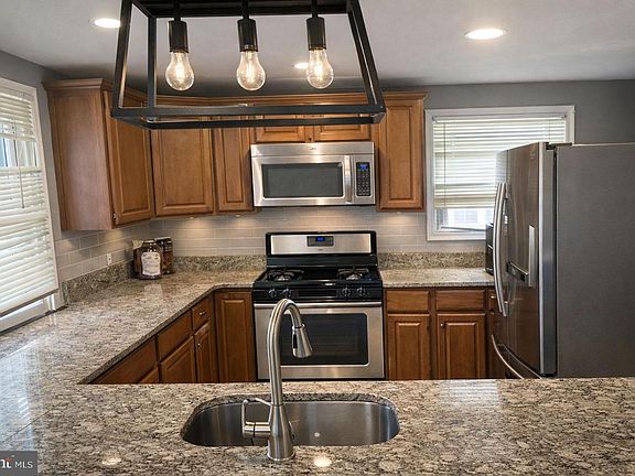 2nd image of 1018 W Browning Rd